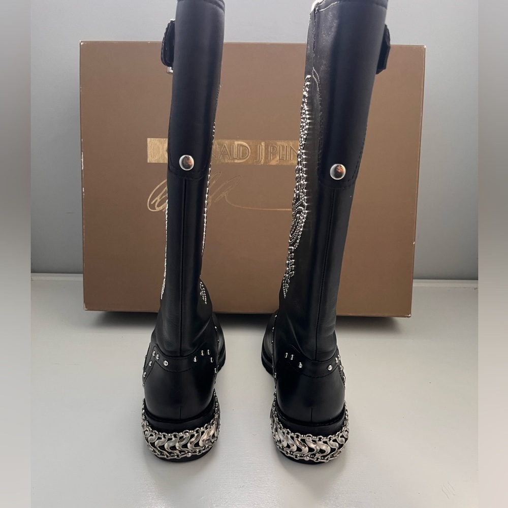 Donald Pliner MAC Boots are in excellent condition. - Picture 5 of 8